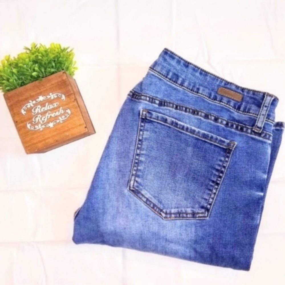 NWOT Kut from the Kloth Baby Kick Flare Jeans 10 S